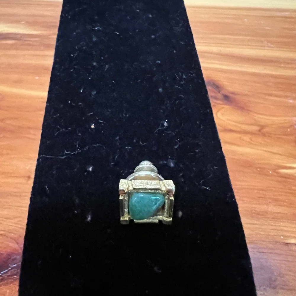 Vintage Brutalist Gold Tone Green Stone Tie Tack Lapel Pin Mid‎ Century Modern